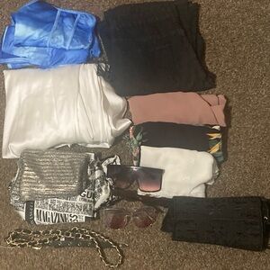 I’m selling mixed clothes three brands Fashion Nova,Shine, Guess regular sizes.